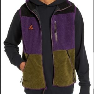 nike acg sherpa vest